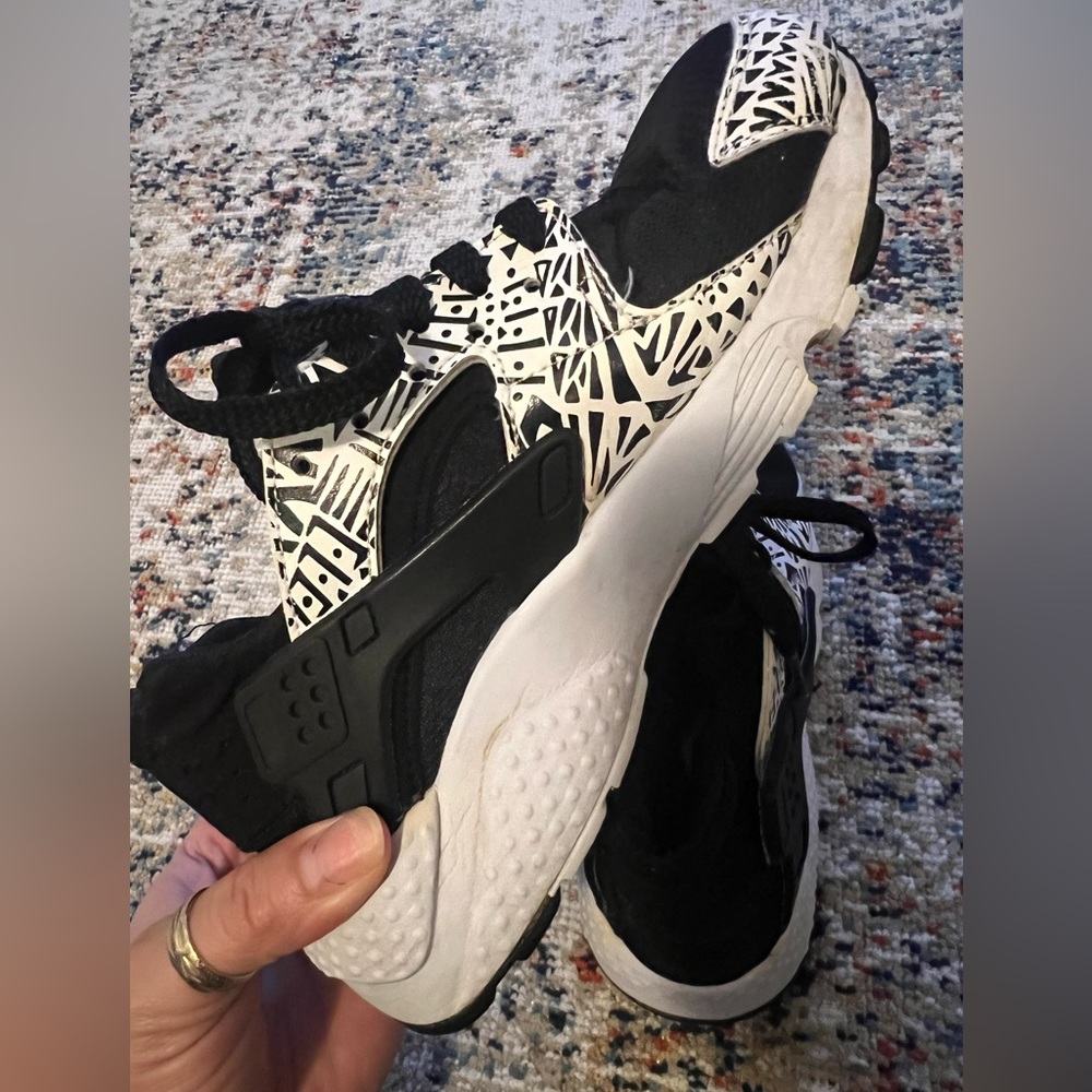 Women Air Huarache - Picture 2 of 11